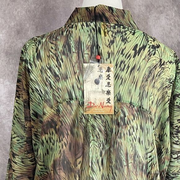 Da-Nang Collared Button Down 3/4 Sleeve Silk Top - Picture 10 of 13